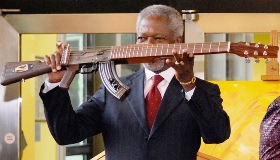 Former UN Secretary, Kofi Annan brandishes an AK-Guitar