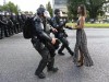 blackwoman_defies_police.jpg